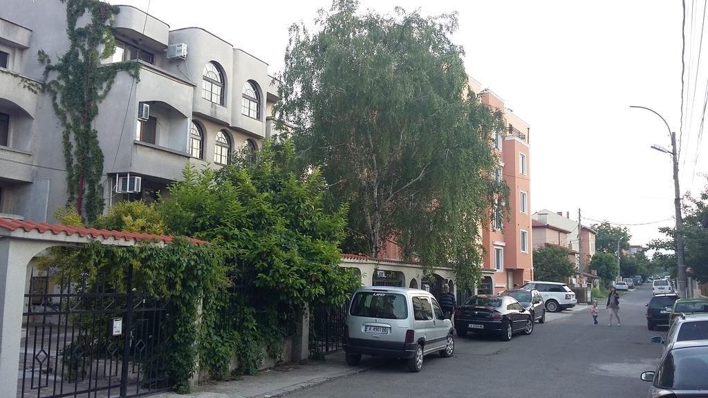 Hotel Dvete Brezi Burgas City Exterior foto