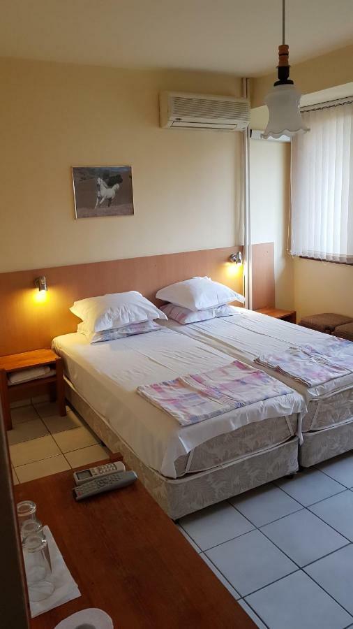 Hotel Dvete Brezi Burgas City Exterior foto